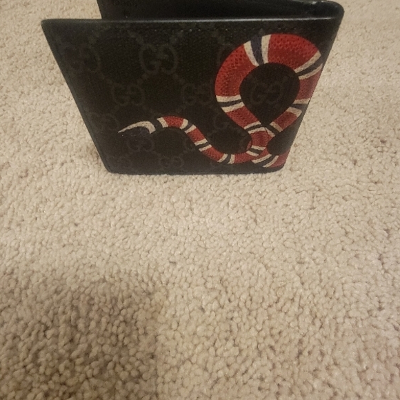 Gucci Black Wallet with Red and White Snake Design - Picture 2 of 4
